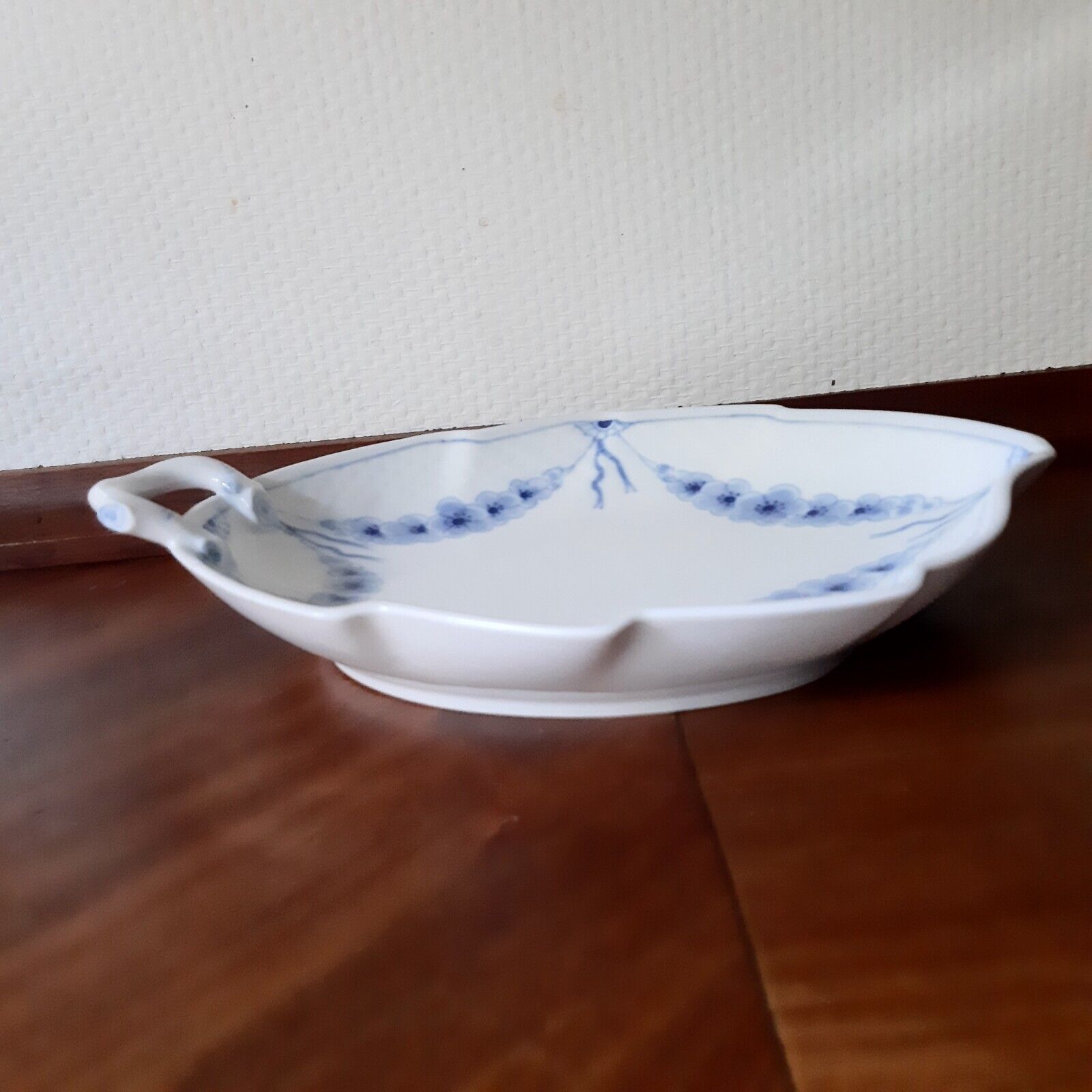 Old LEAF shaped EMPIRE Dish # 199 Bing  Grondahl  Royal Copenhagen 1948-52