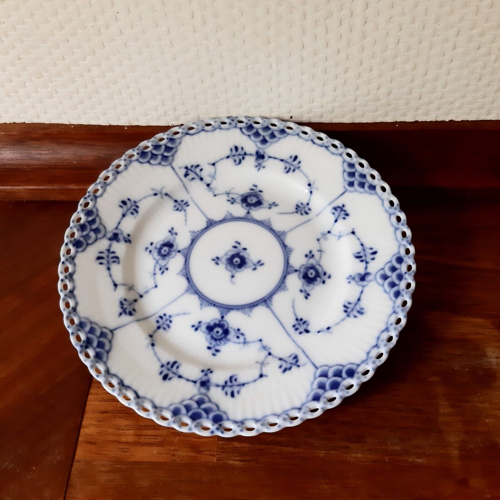 4 Old Plates 15 cm BLUE FLUTED FULL LACE # 1-1088 Royal Copenhagen 1937