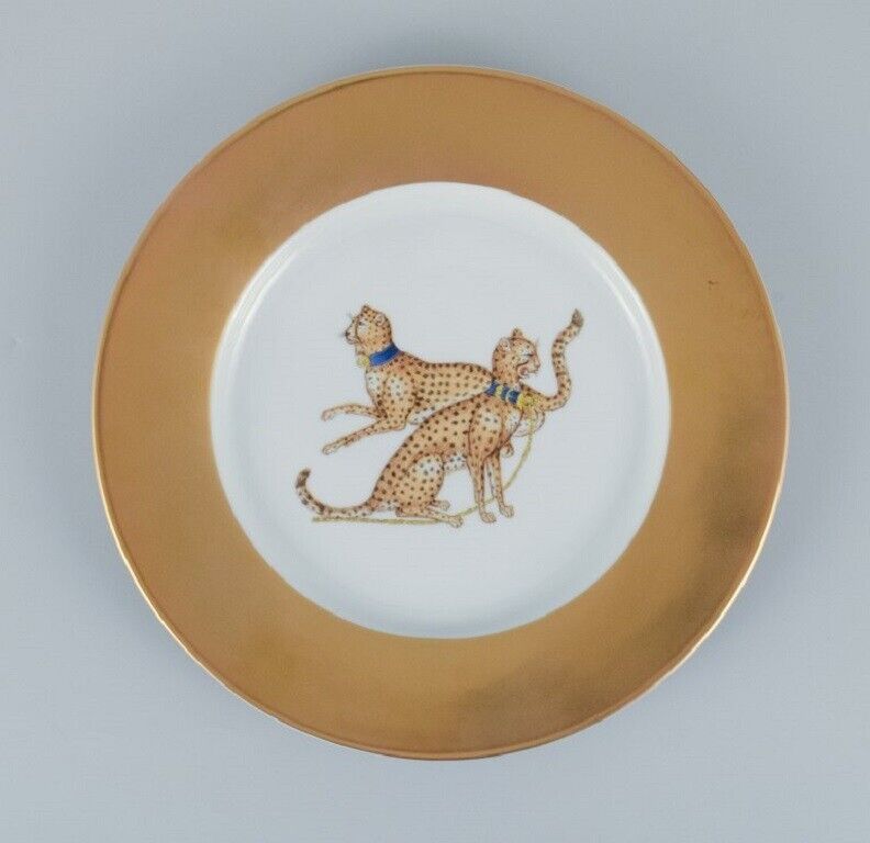 Porcelaine de Paris (Décor - Chasses Royales) Two cover plates with cheetahs