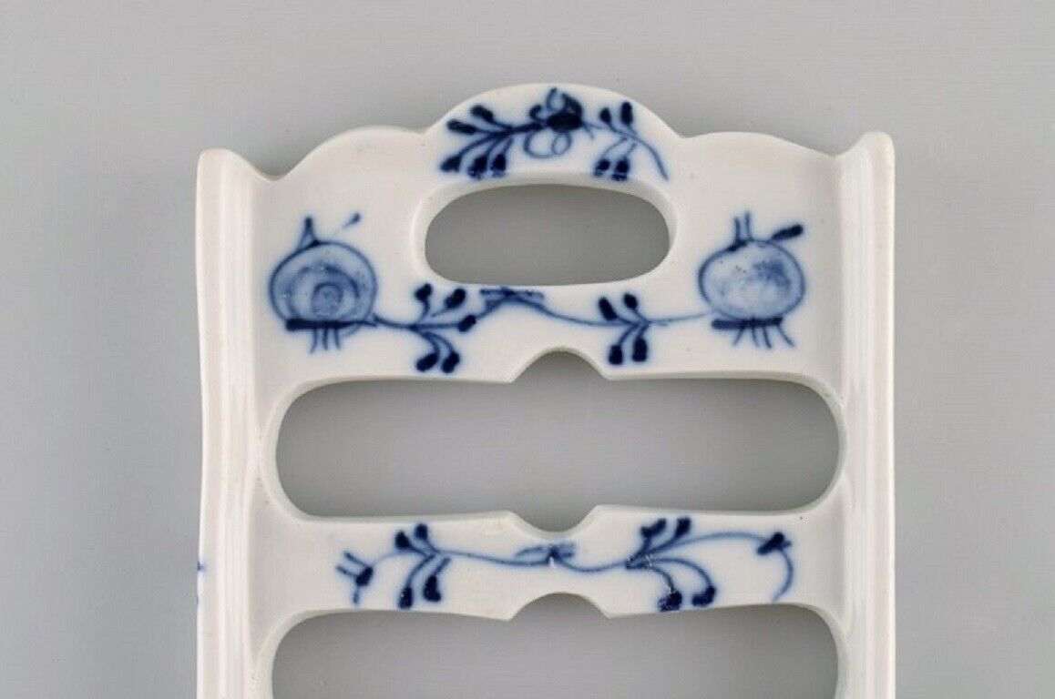 Presumably Meissen Blue Onion trivet in hand-painted porcelain Approx 1900