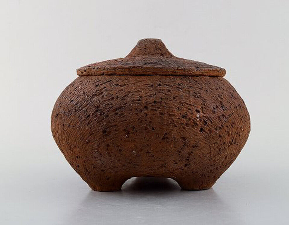 Gutte Eriksen: b Rødby 1918 2008 Large unique lidded jar in stoneware