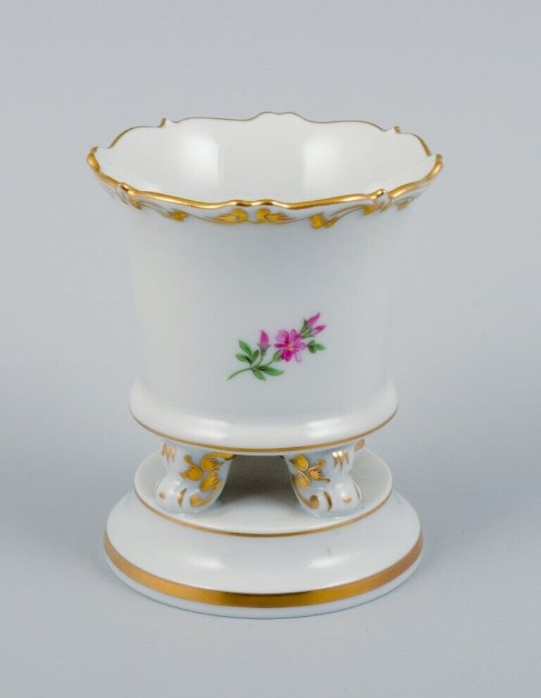 Meissen Germany small vase on four feet hand-painted with floral motif