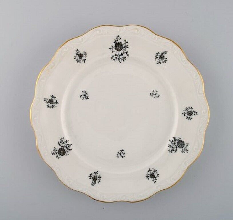 KPM Denmark 11 Rubens lunch plates in porcelain with floral motifs gold edge