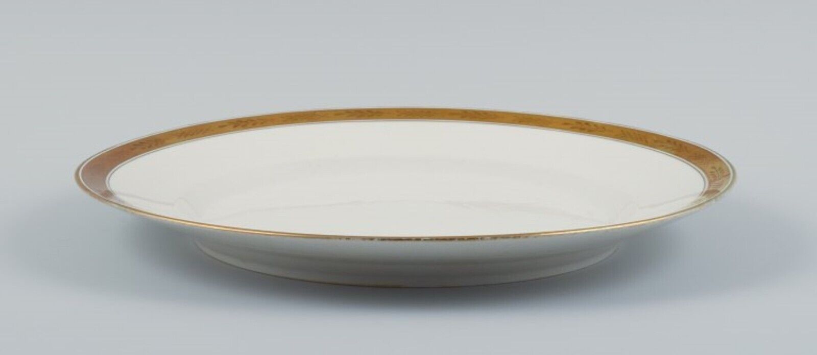 Royal Copenhagen no 607 Round serving dish in porcelain