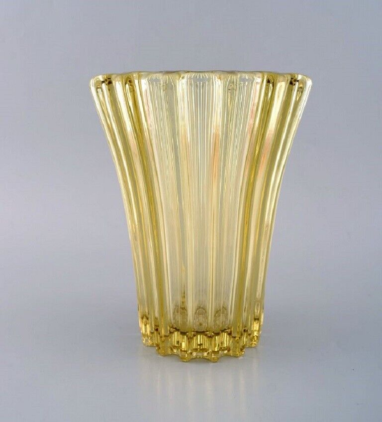 Pierre Gire (1901-1984) aka Pierre d'Avesn Art Deco vase in yellow art glass