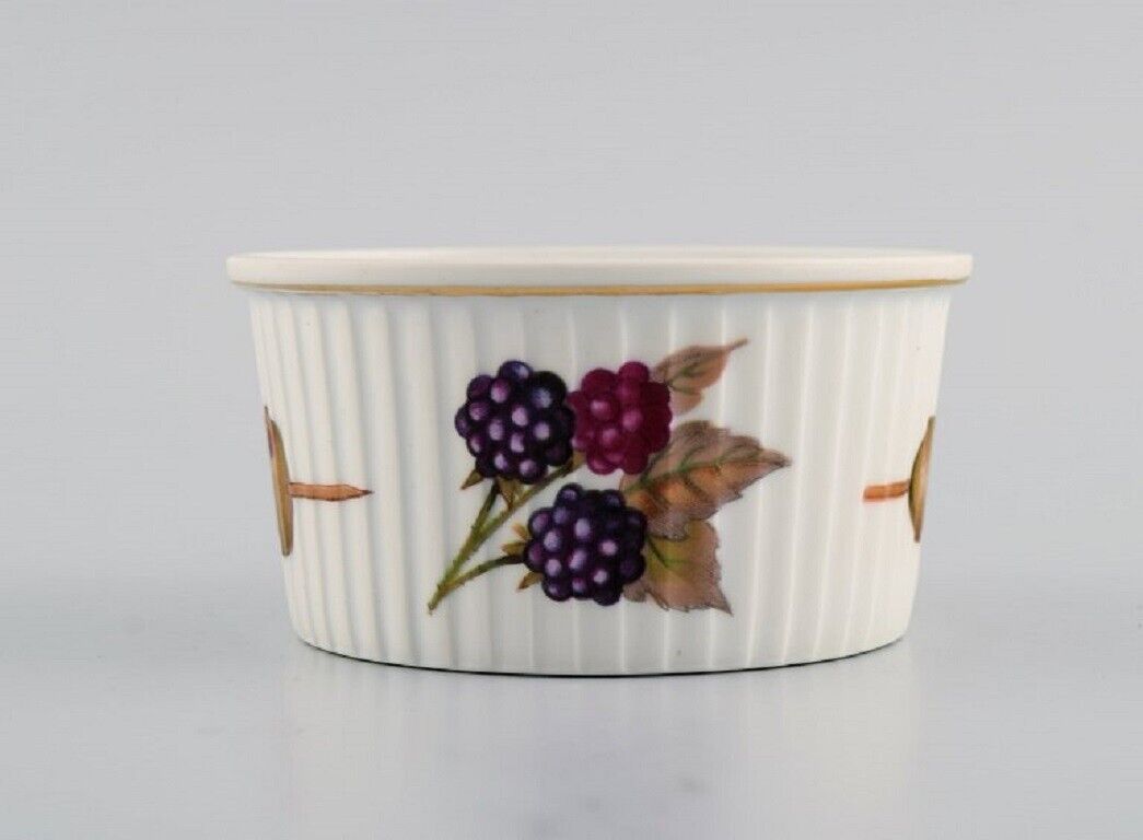 Royal Worcester England Six small Evesham porcelain bowls decorated with fruits