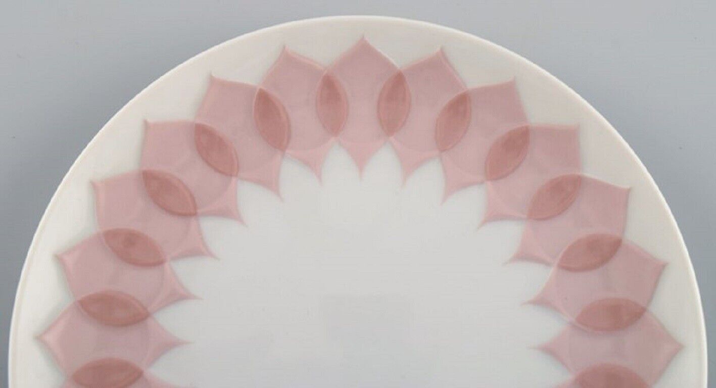 Bjørn Wiinblad for Rosenthal Lotus porcelain service Twelve plates