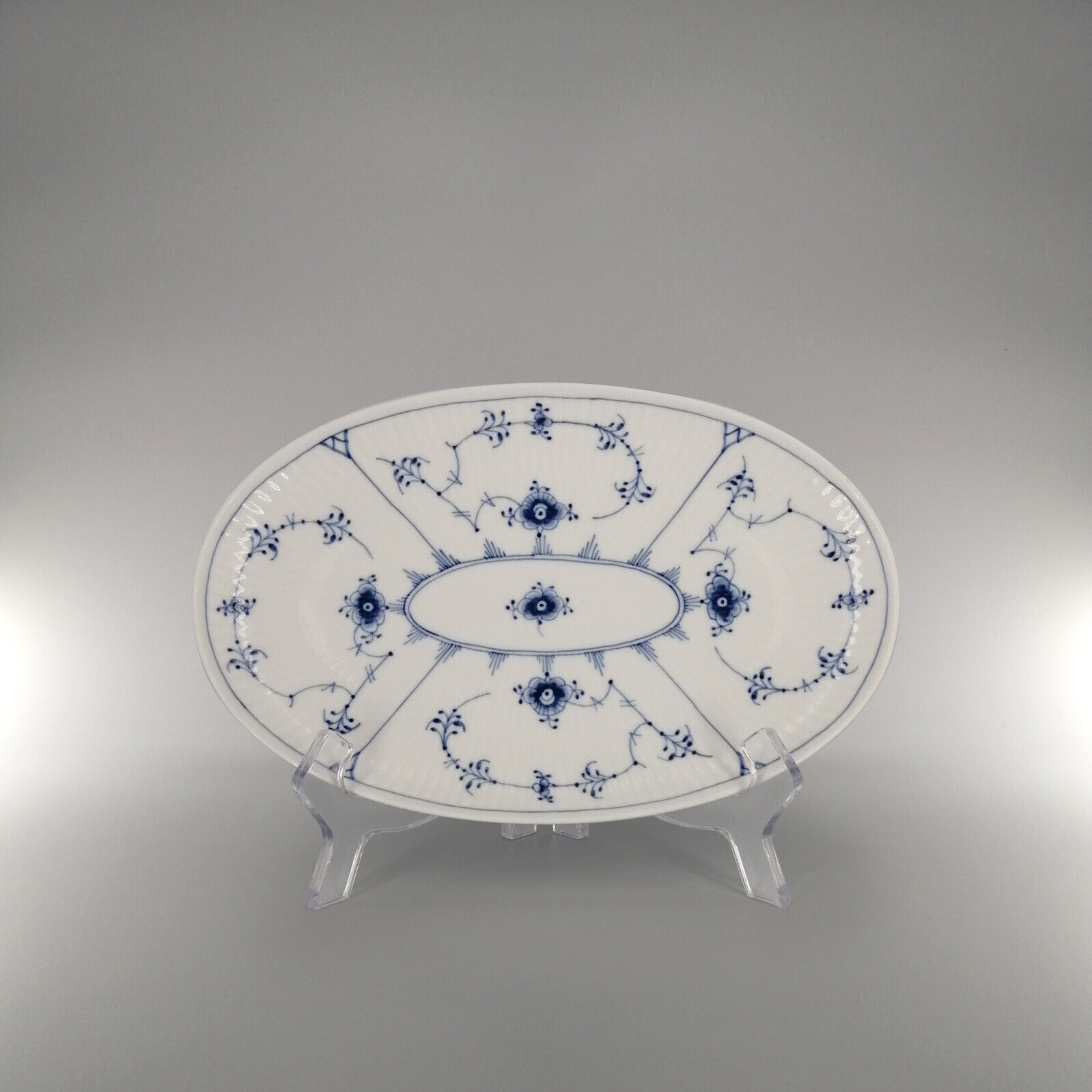 Royal Copenhagen Blue Fluted Plain Dish (23 cm) - #356-ab