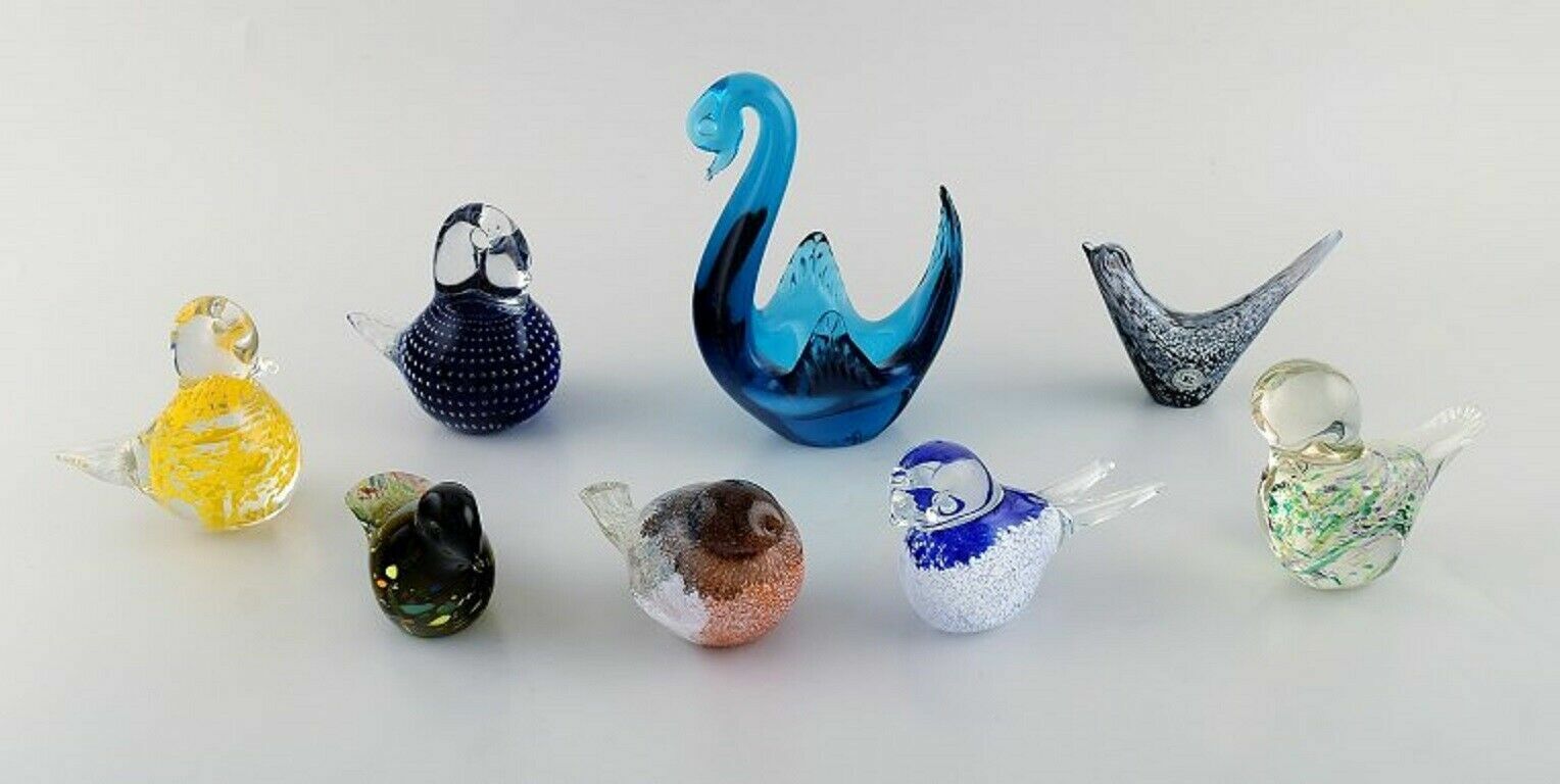 Swedish and other glass artists including Reijmyre Eight figures of birds