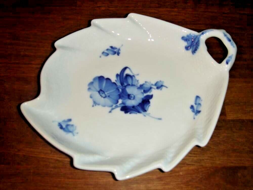 OLD 1923-28 Leaf shaped Dish BLUE FLOWER braided # 10- 8002 Royal Copenhagen 2nd