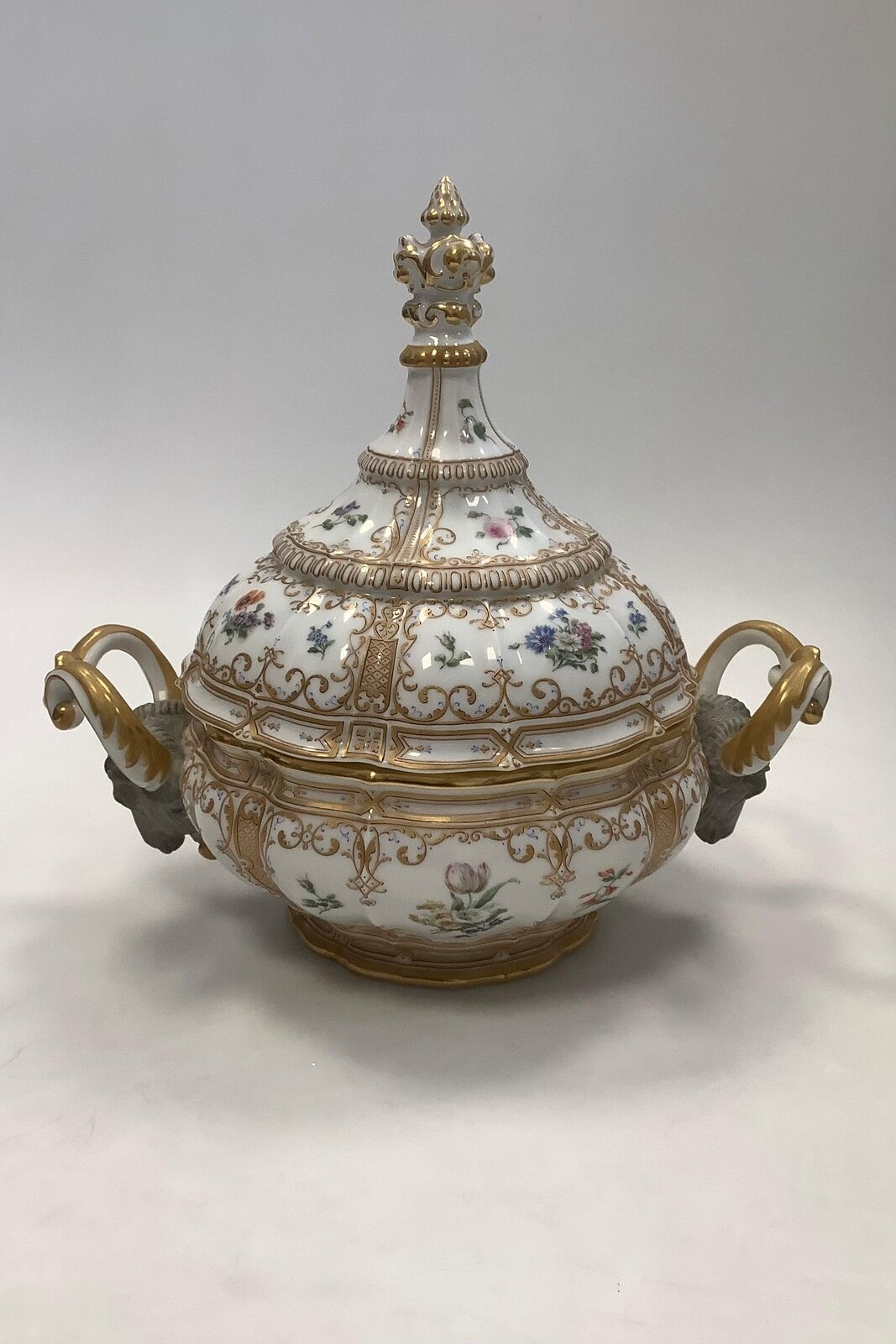 Bing and Grondahl Rosenborg Lidded bowl with goat handle