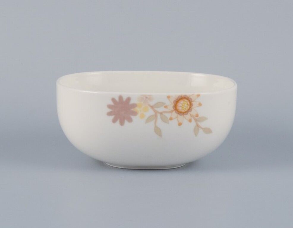 Villeroy  Boch porcelain bowl with sunflowers in retro design Late 20th C