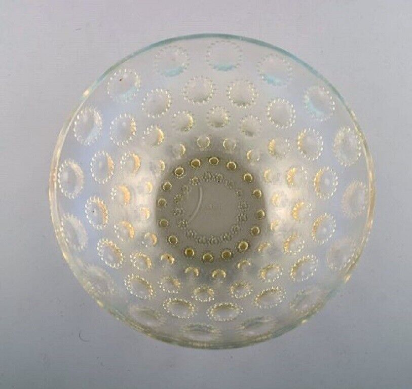 Early René Lalique "Asters" bowl in art glass Dated before 1945