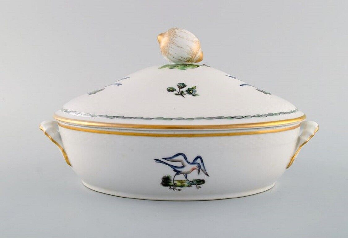 Royal Copenhagen lidded tureen in hand-painted porcelain with bird motifs