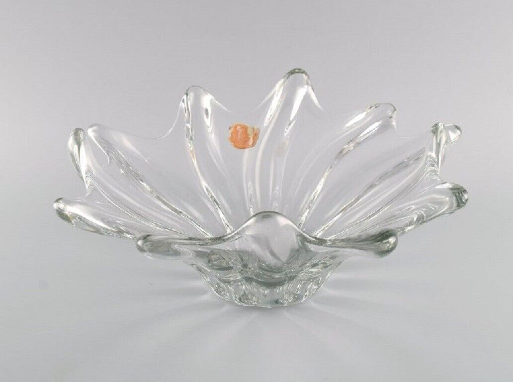 Muhr France Large bowl in clear mouth-blown art glass with wavy edge 1970s