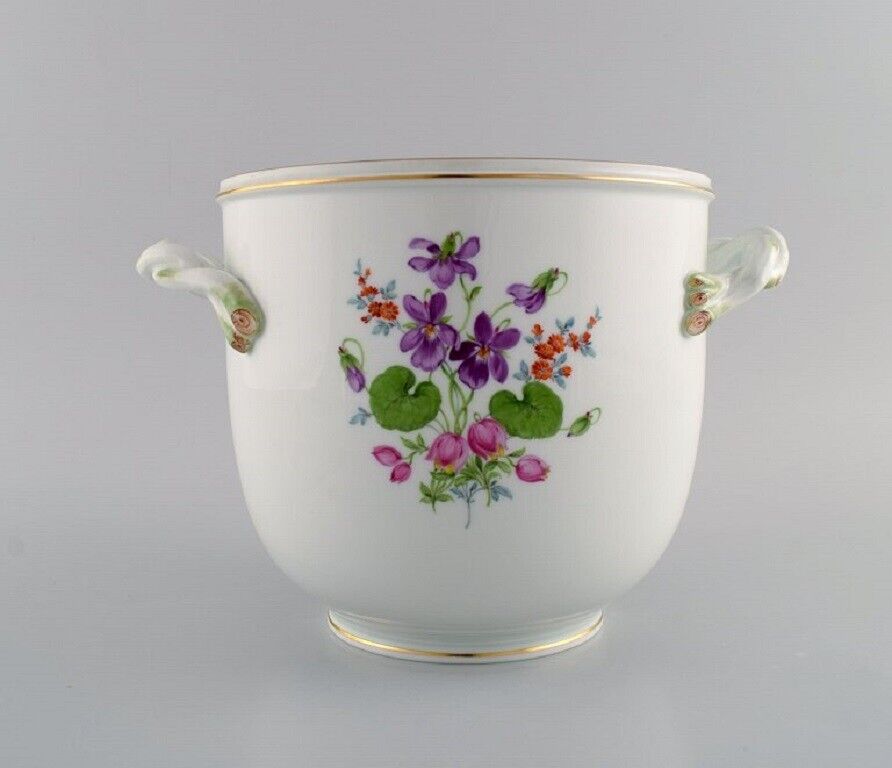 Meissen wine / champagne cooler in hand-painted porcelain with flowers