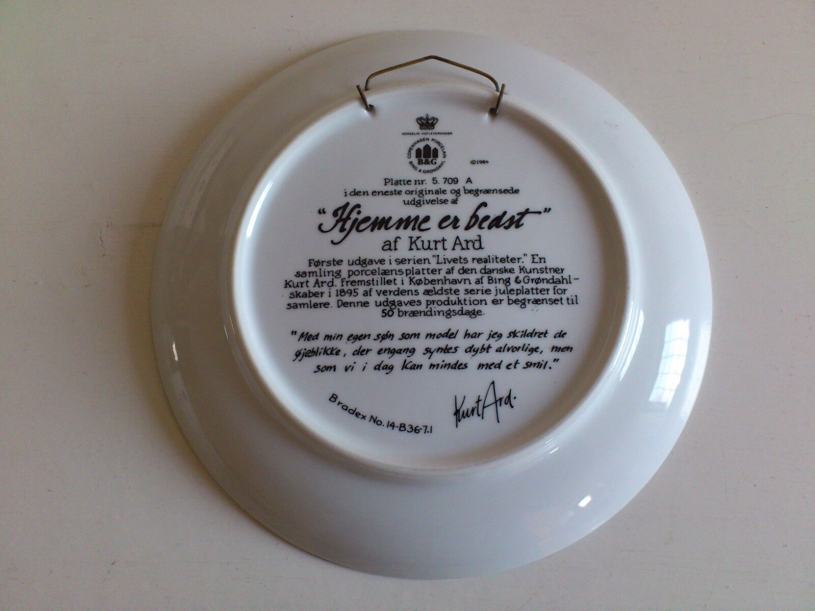 KURT ARD wall plate /dishLimited Edition From 1984Bing & GrondahlBoy and dog