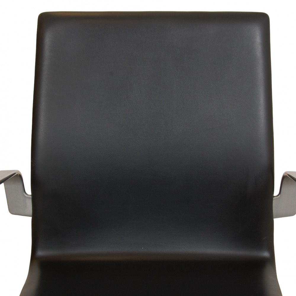 Arne Jacobsen Oxford office chair in black leather by Fritz Hansen