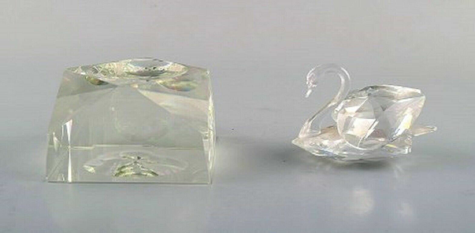 Swedish and other glass artists including Mats Jonasson Nine figures