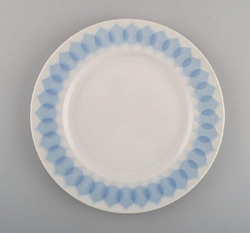 Bjørn Wiinblad for Rosenthal Twelve Lotus porcelain dinner plates 1980's