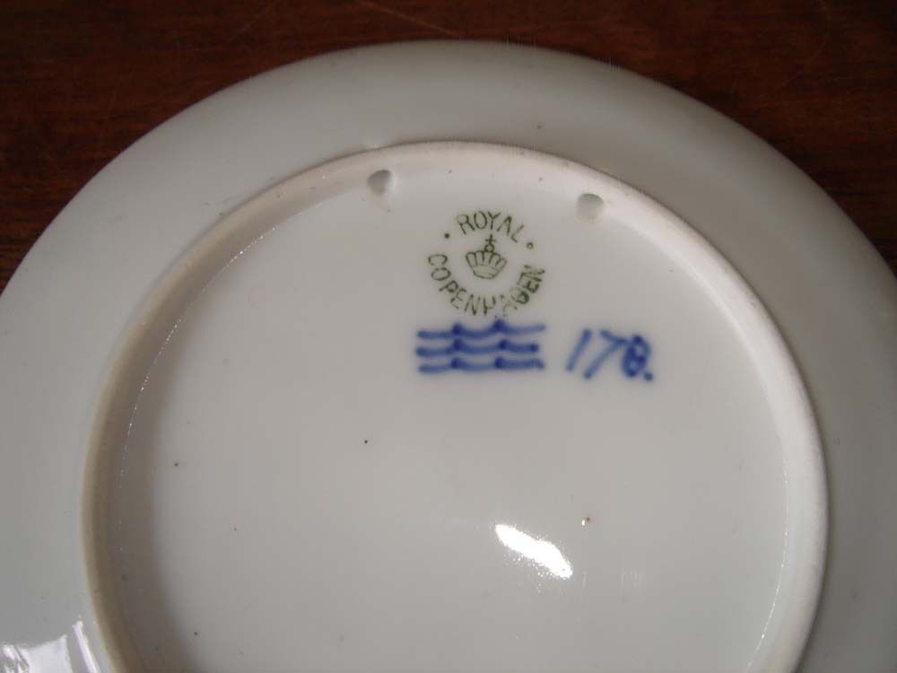 ANTIQUE 1920 CHILDREN´s WELFARE DAY plate ROYAL COPENHAGEN Fact 1