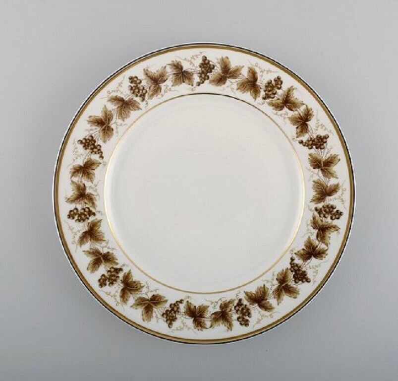 10 Limoges porcelain dinner plates with hand-painted grape vines 1930s/40s