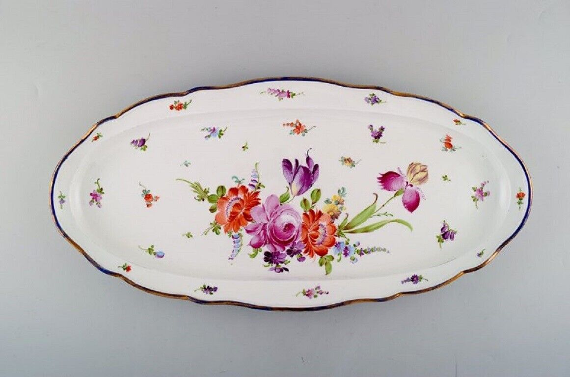 Large antique Meissen serving dish in hand-painted porcelain with floral motifs