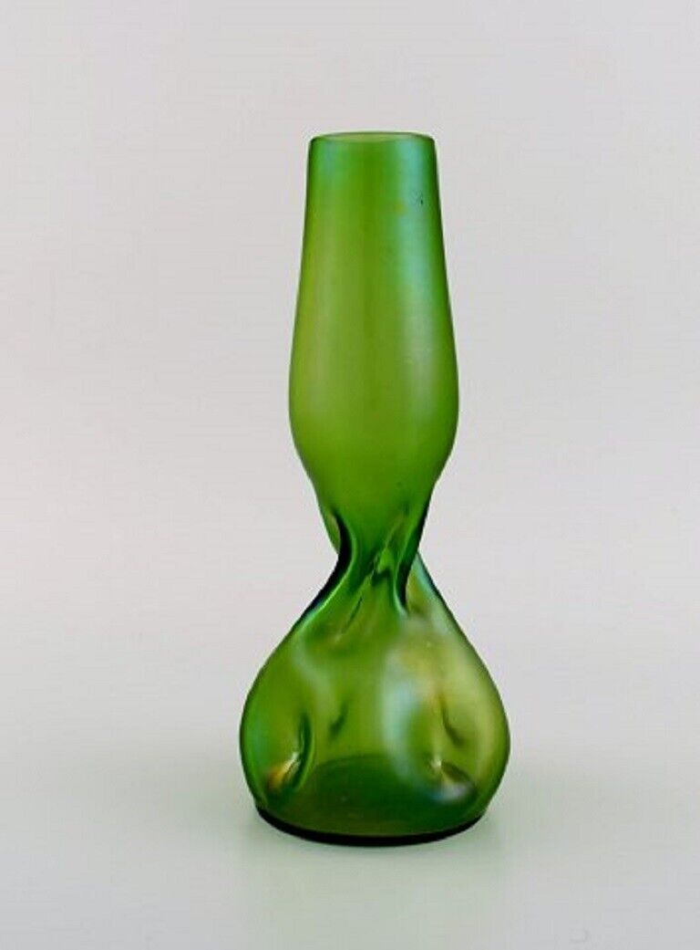 Pallme-König Art Nouveau vase in green mouth-blown art glass Approx 1910