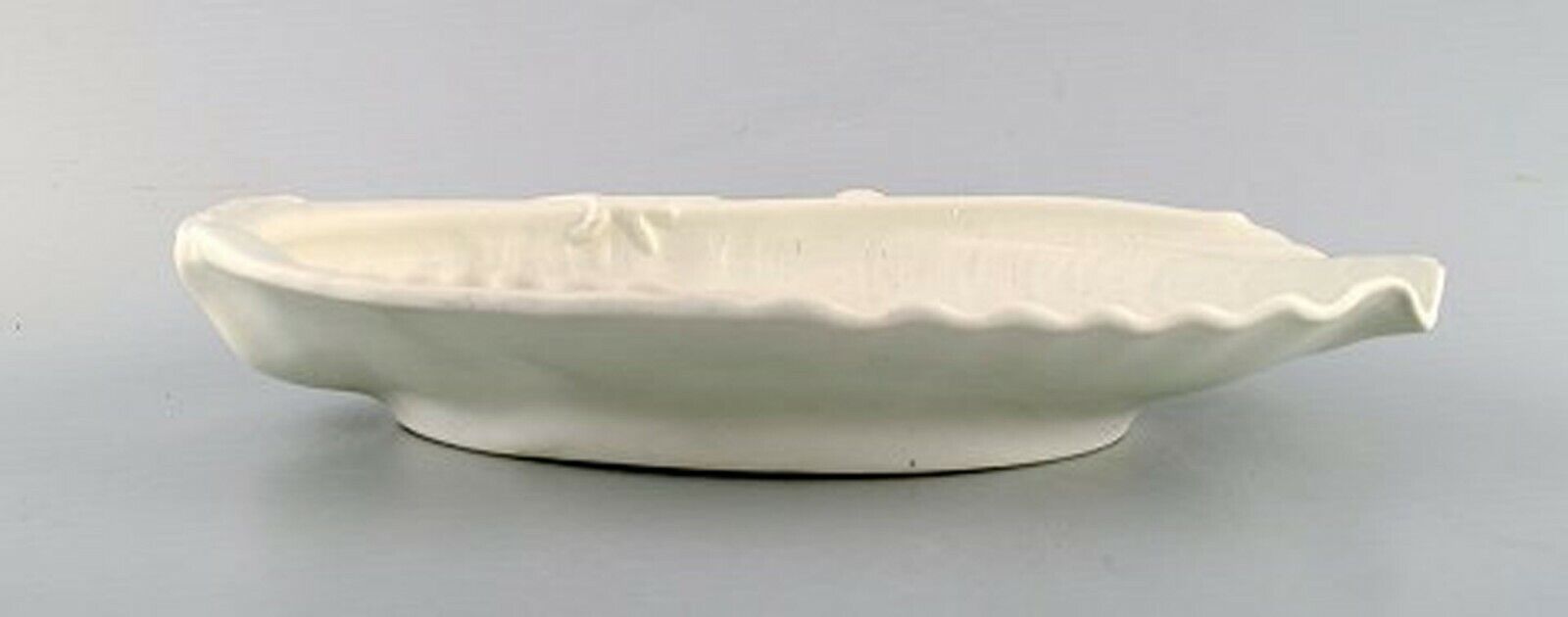 Wilhelm Kåge for Gustavsberg Studio "Carrara" bowl in the shape of a clam