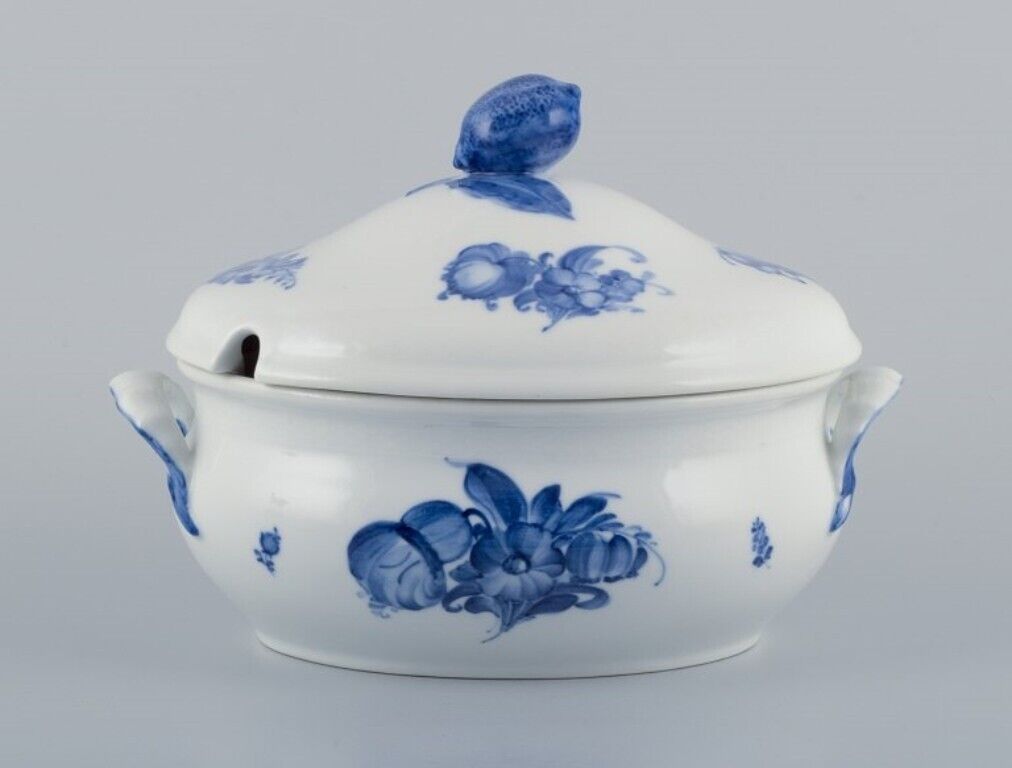 Royal Copenhagen Blue Flower Braided large tureen Model: 10/8134