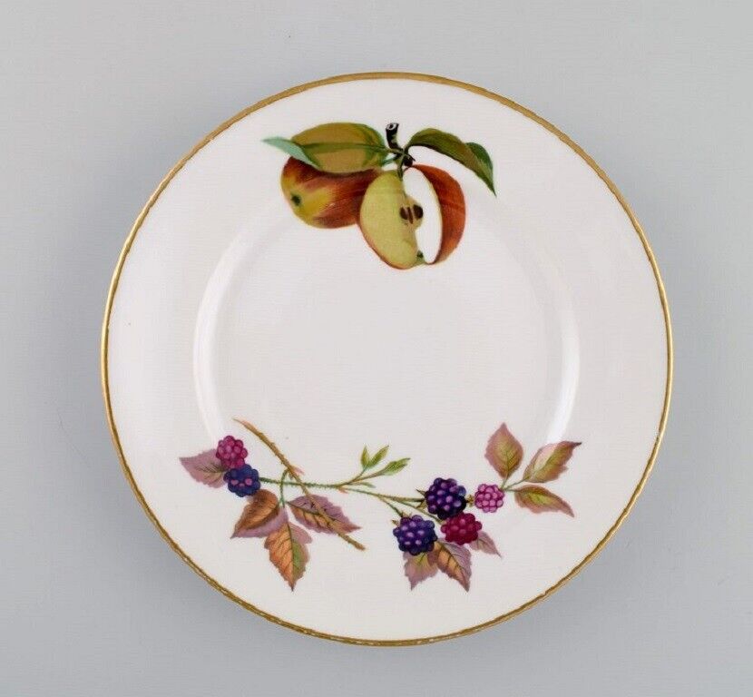 Royal Worcester England Four Evesham plates in porcelain with fruits