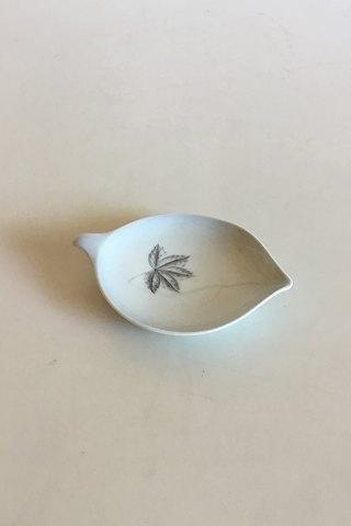 Bing  Grondahl Falling Leaves Little Dish No 200