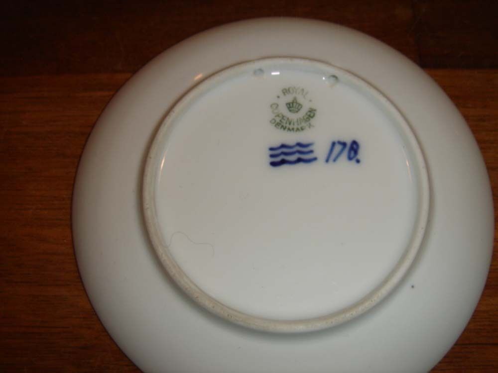 1925 CHILDREN´s WELFARE DAY plate ROYAL COPENHAGEN Fact 1