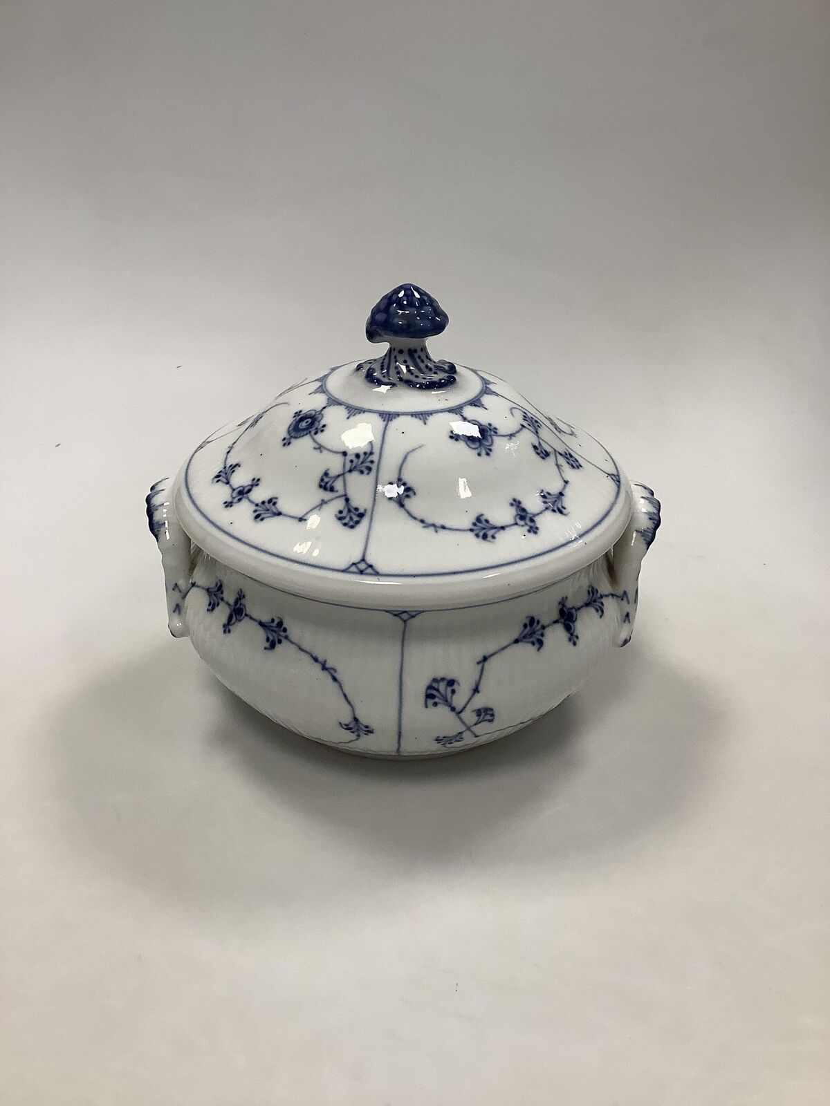 Royal Copenhagen Blue Fluted Fluted Round Tureen No 221