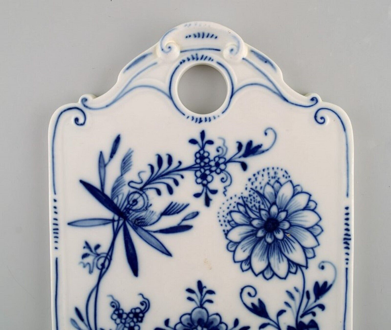 Rare Meissen Blue Onion butter board in hand-painted porcelain Late 19th C