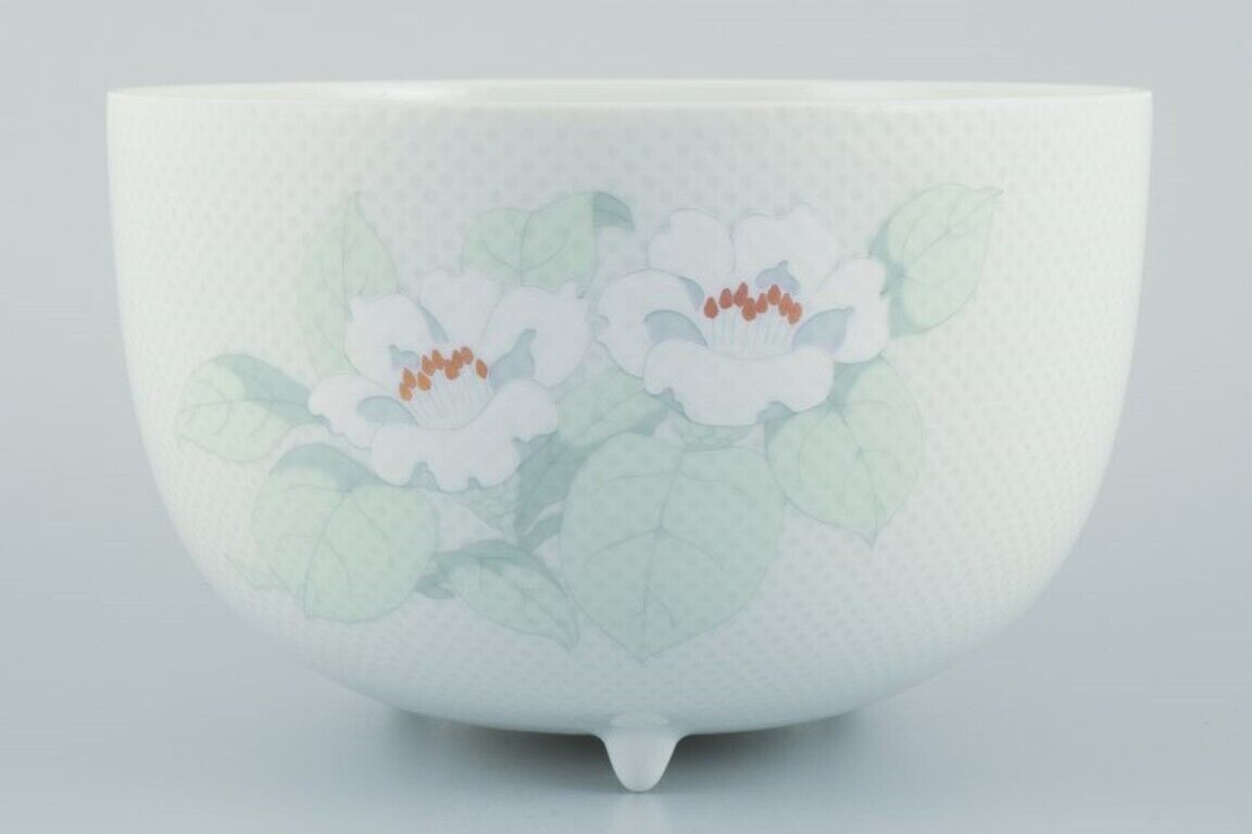 Tapio Wirkkala Rosenthal Studio-linie Porcelain bowl on three feet dated 2000