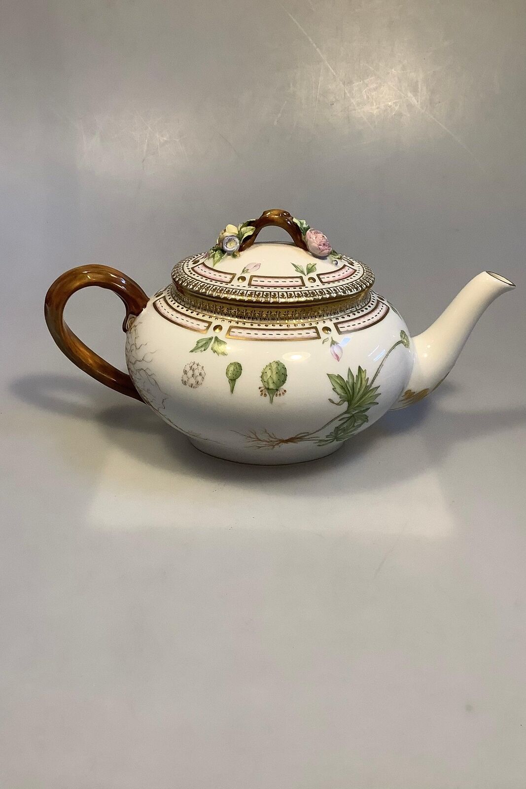 Royal Copenhagen Flora Danica Teapot with lid no 3631 / 143