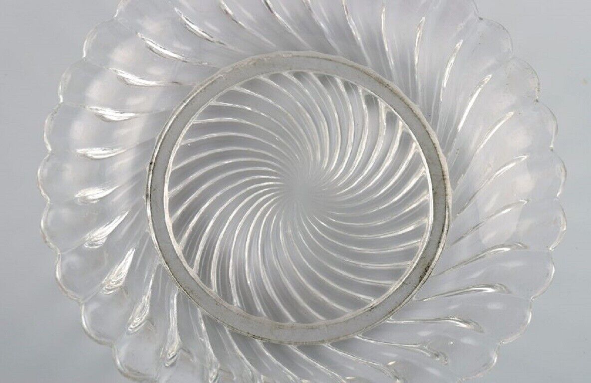 Baccarat France Round Art Deco bowl / dish in clear art glass 1930s / 40s