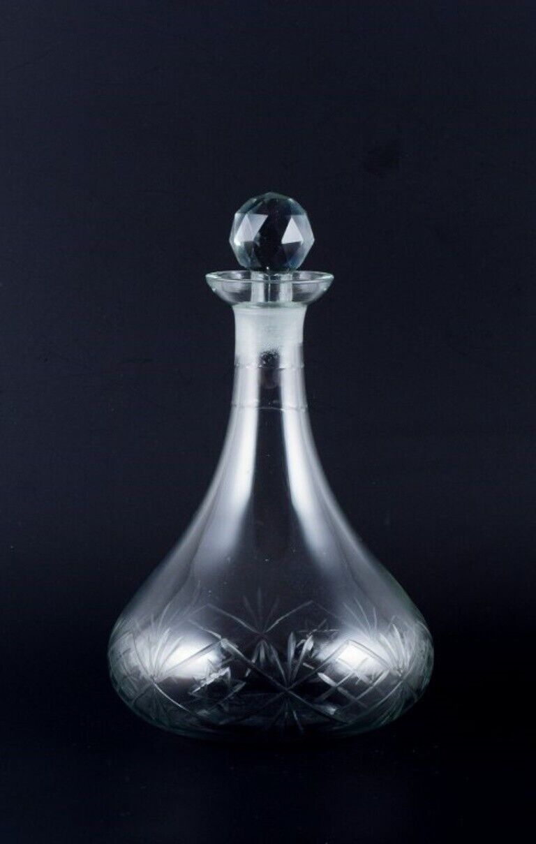 Danish glasswork wine decanter in clear glass Ball-shaped faceted stopper