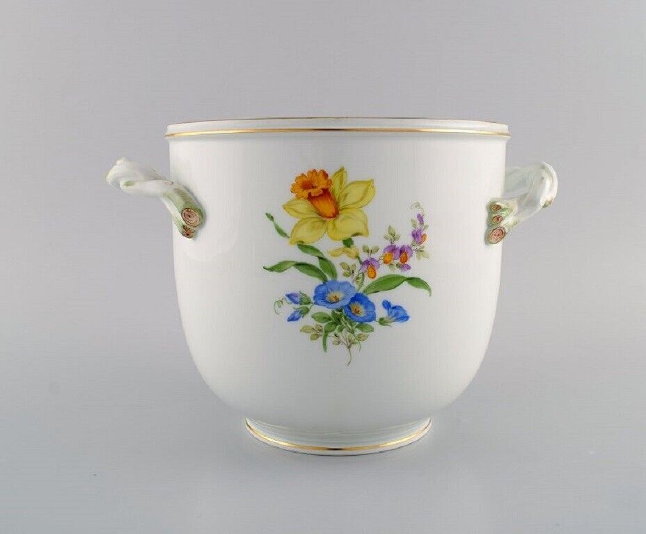 Meissen wine / champagne cooler in hand-painted porcelain with flowers