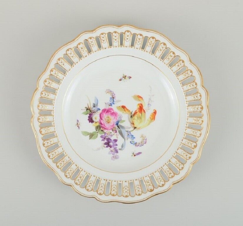 Antique Meissen openwork plate in hand-painted porcelain with flowers