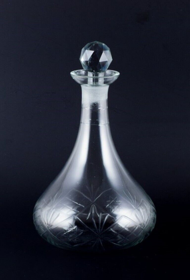 Danish glasswork wine decanter in clear glass Ball-shaped faceted stopper