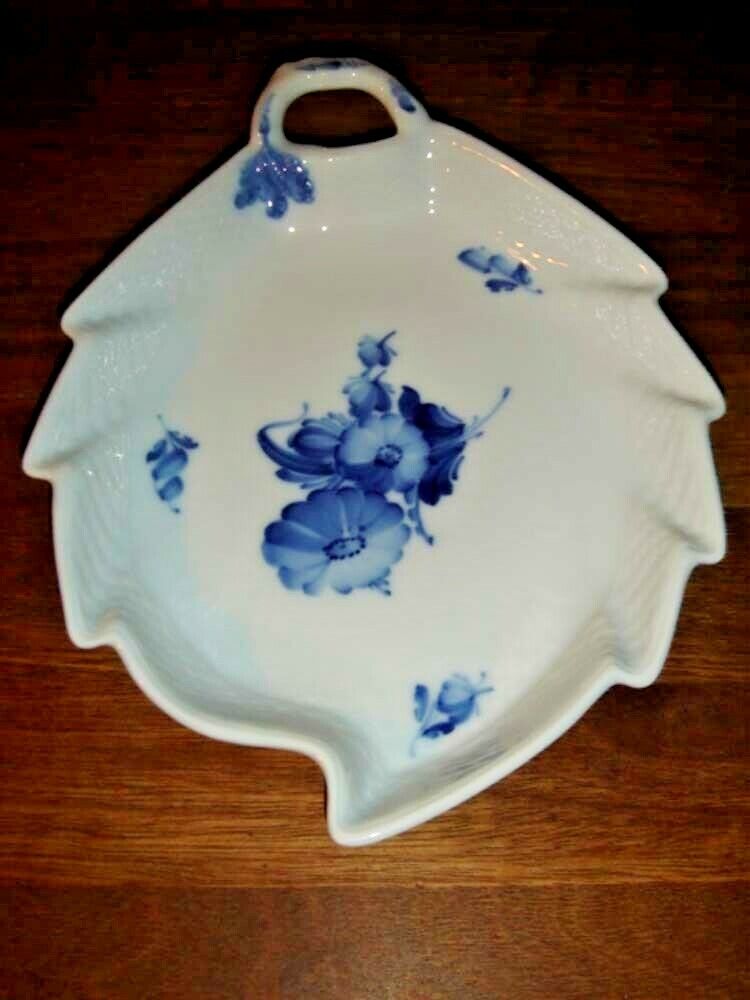 OLD 1923-28 Leaf shaped Dish BLUE FLOWER braided # 10- 8002 Royal Copenhagen 2nd