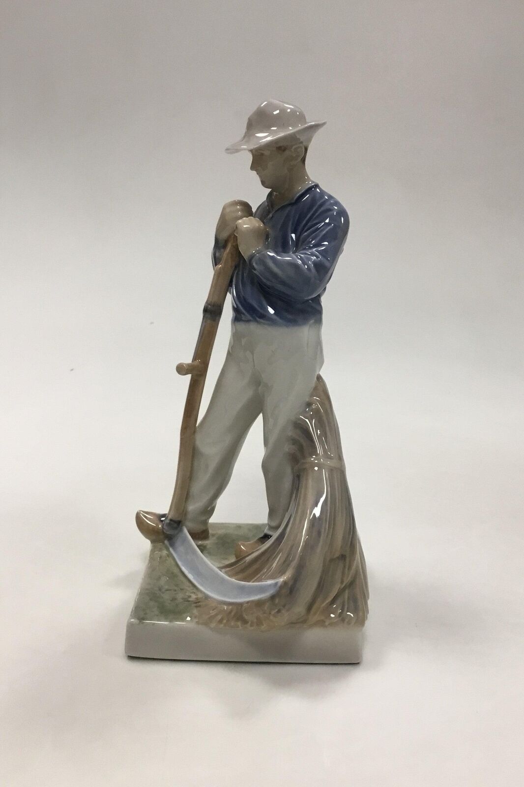 Royal Copenhagen Figurine Mand with Scythe No 685