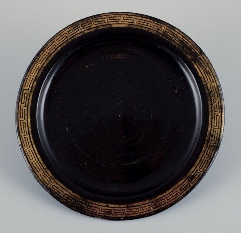 Six Japanese plates in papier-mâché Black lacquerwork with gold decoration