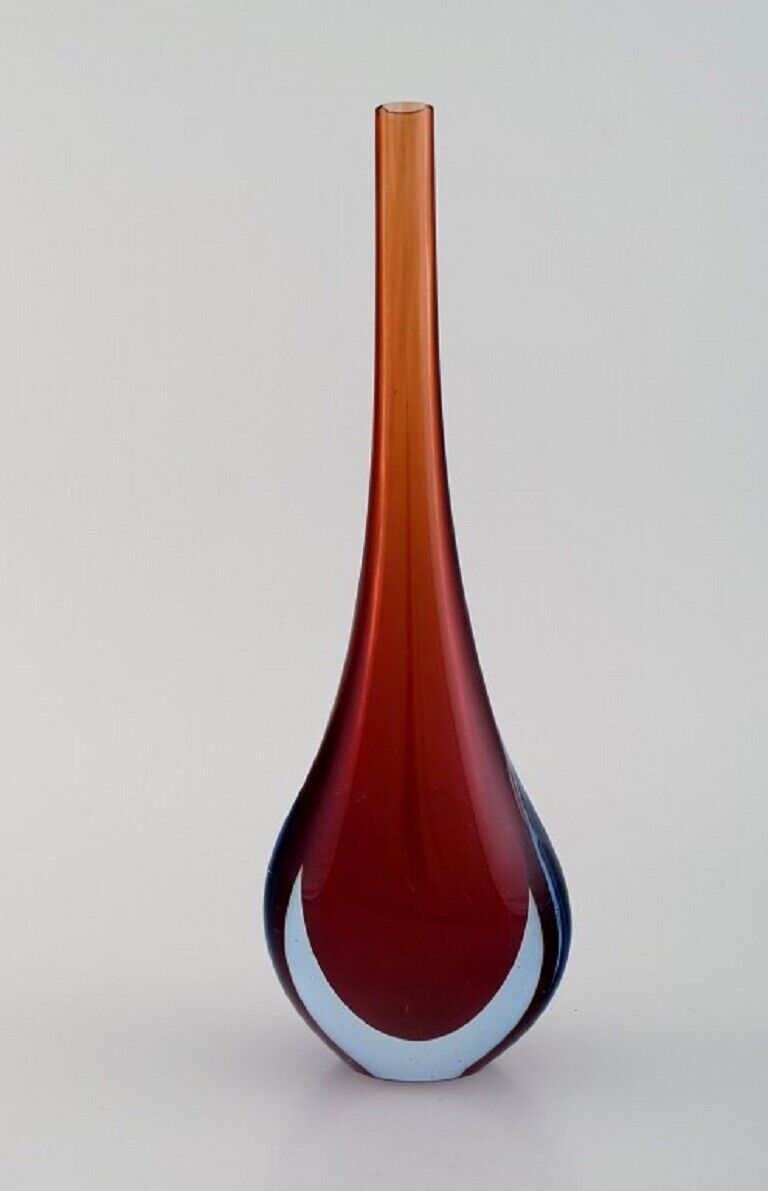 Murano vase in reddish and clear mouth blown art glass Italian design 1960/70s