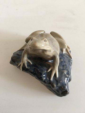 Royal Copenhagen Art Nouveau Paperweight with Frog No 884