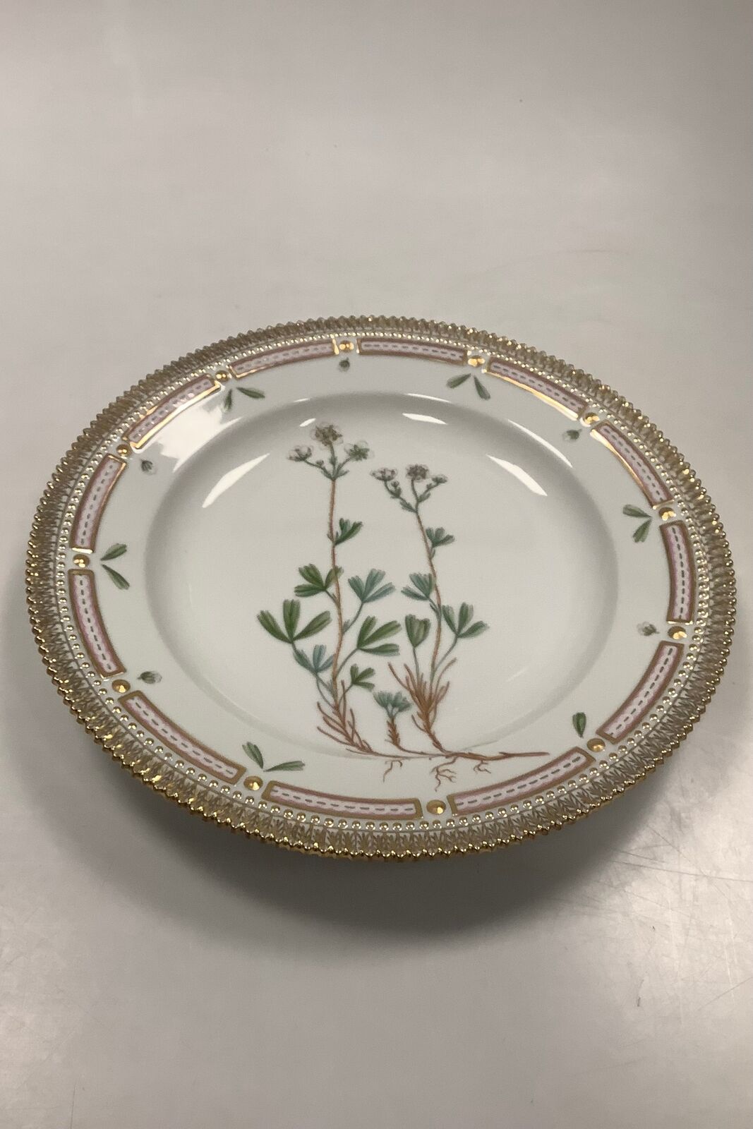 Royal Copenhagen Flora Danica Dinner Plate No 624 ( 20 / 3549 )