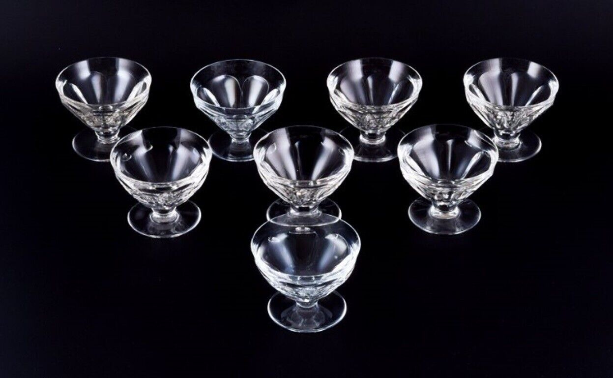 Baccarat France Eight Art Deco champagne coupes in faceted crystal glass