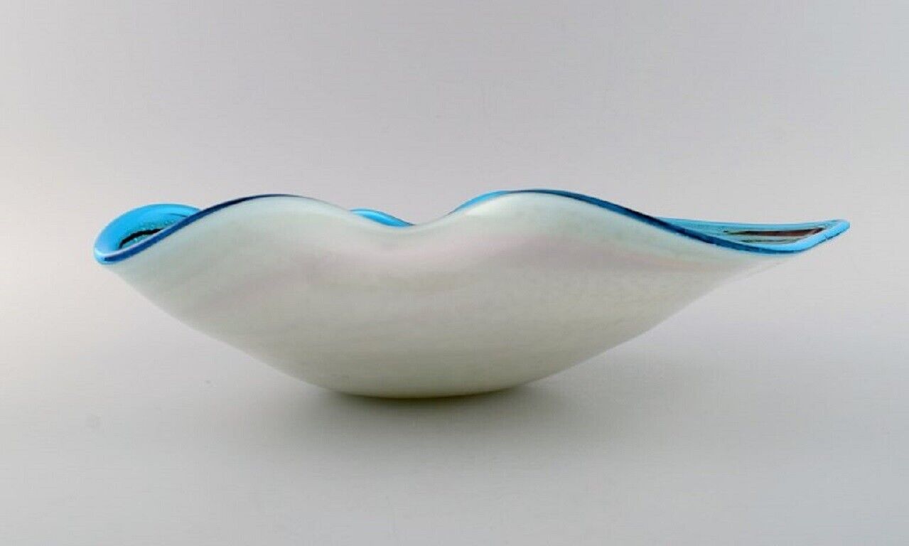 Large Murano bowl in polychrome mouth-blown art glass with wavy edge